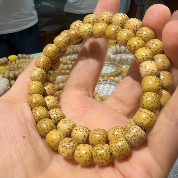 星月菩提吊坠鸡油黄