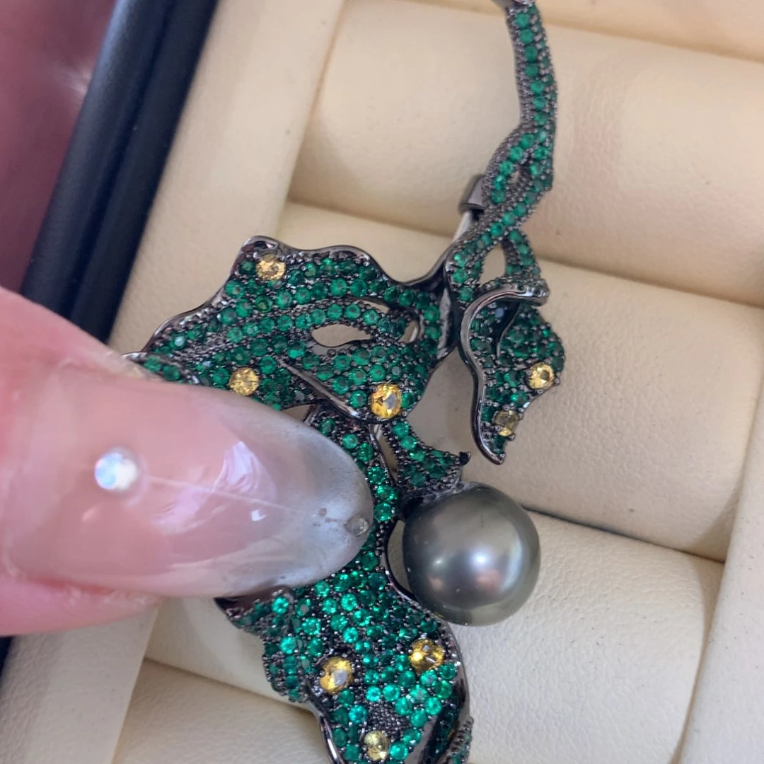 未镶嵌胸饰海水珍珠