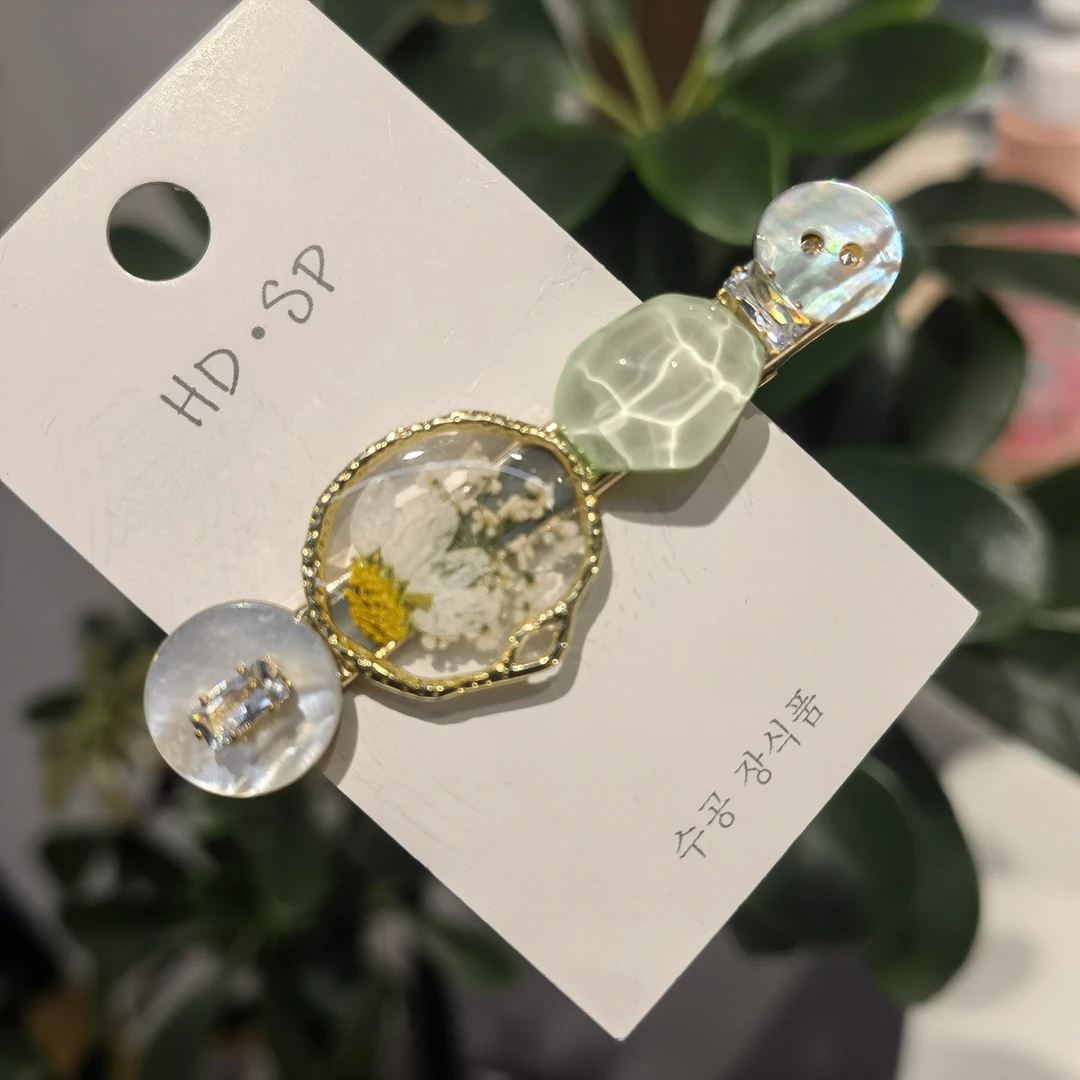 E862绿色水波纹干花纽扣边夹