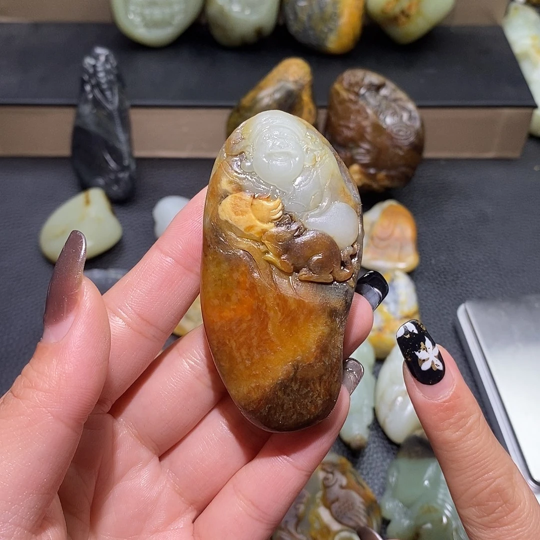 娃***爸和田玉未镶嵌颈饰