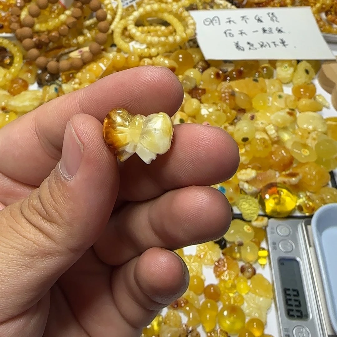 琥珀未镶嵌裸石1.11克