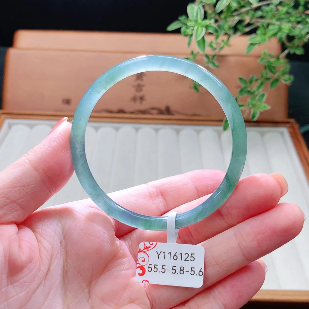 未镶嵌手镯（圆镯）翡翠