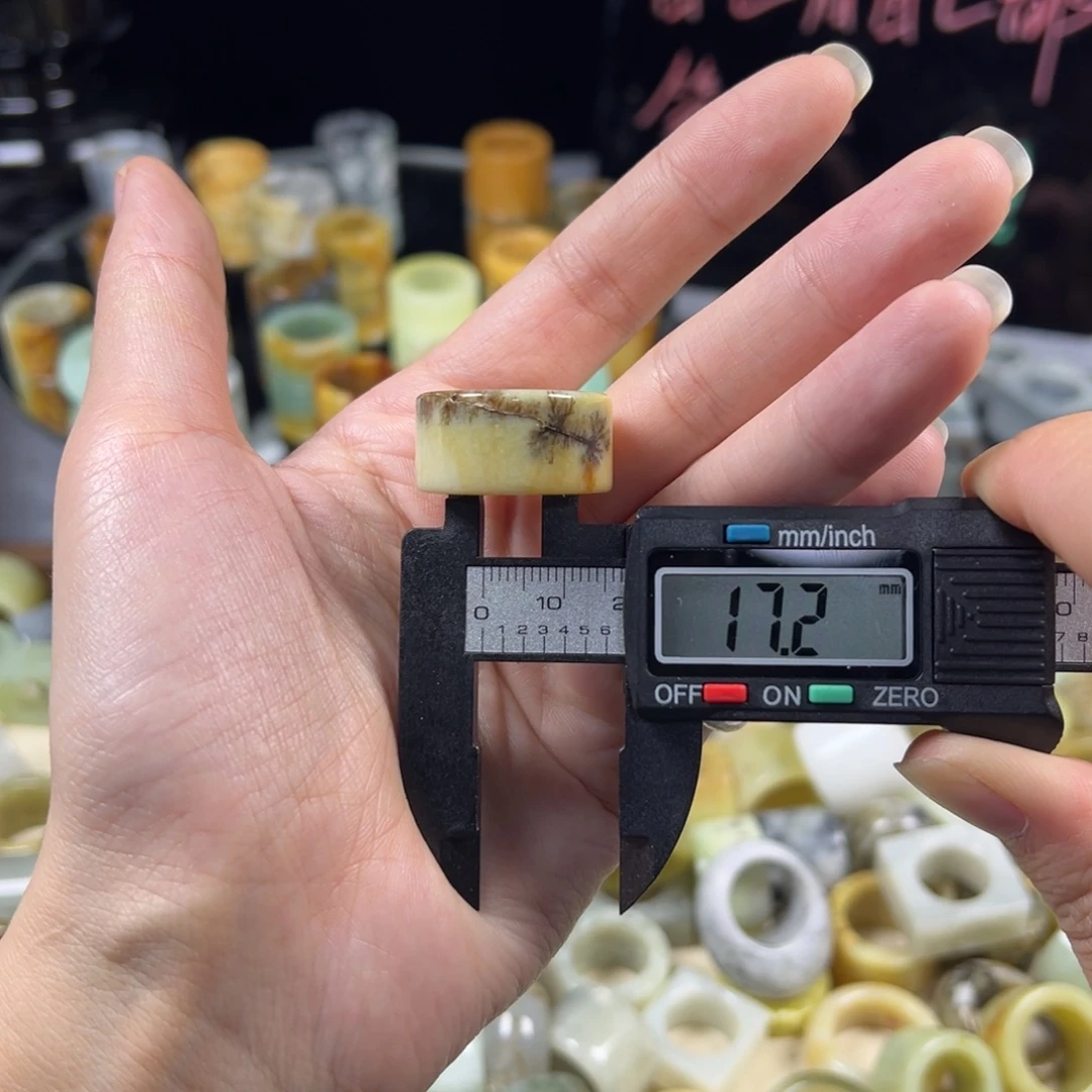 蛇纹石玉未镶嵌戒指