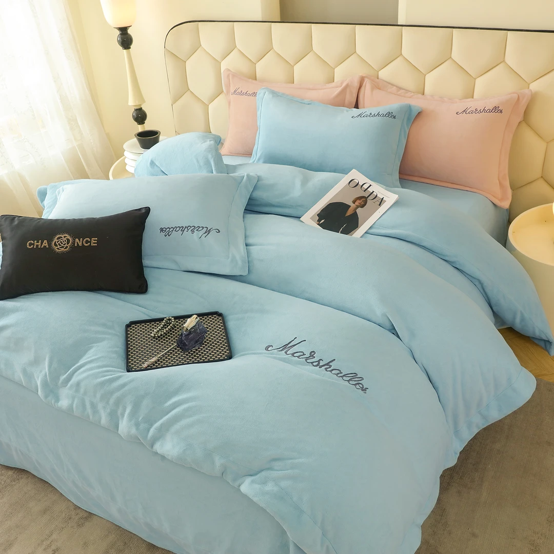 2025新款230克全消光牛奶绒绣花保暖防寒轻奢系列床品四件套