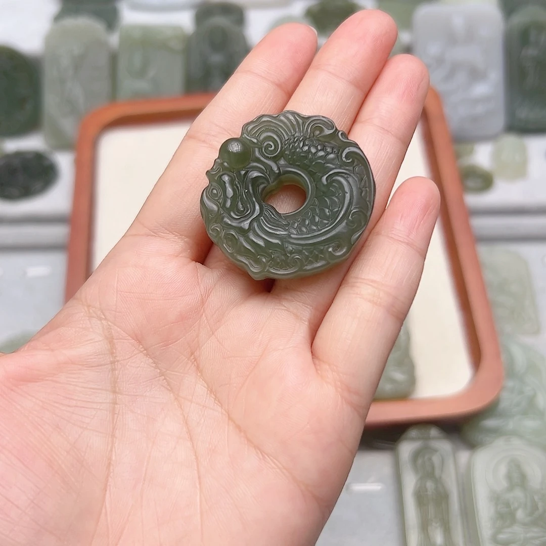 和田玉未镶嵌颈饰佐