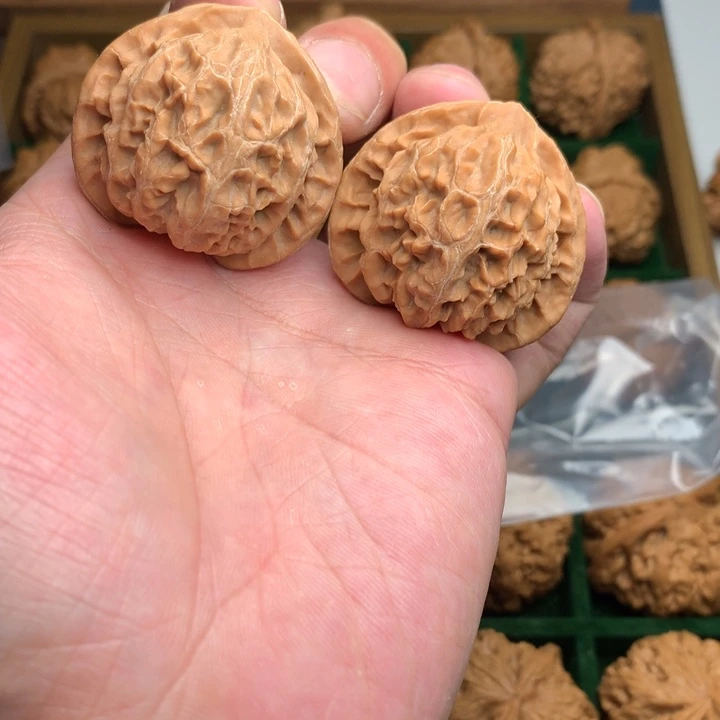 次***次核桃把件40全品宫灯