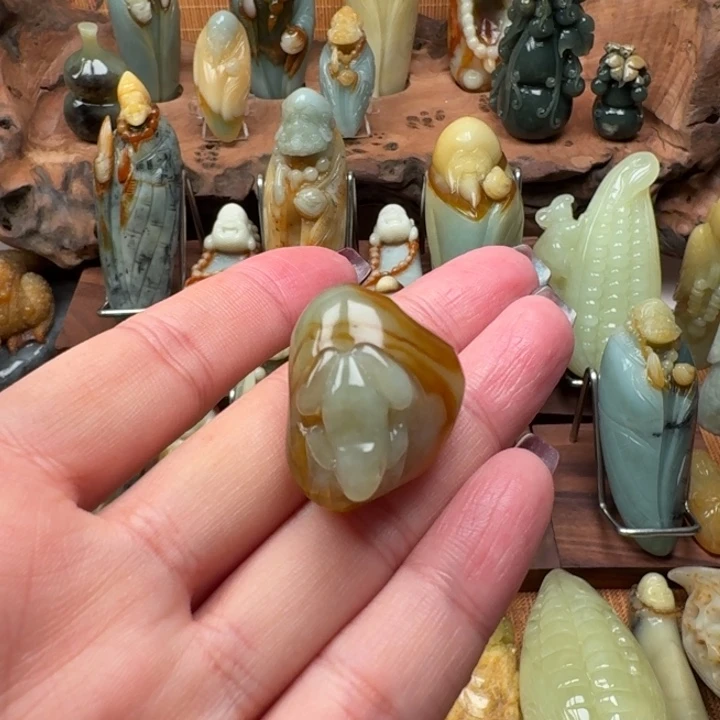 蛇纹石玉未镶嵌吊坠