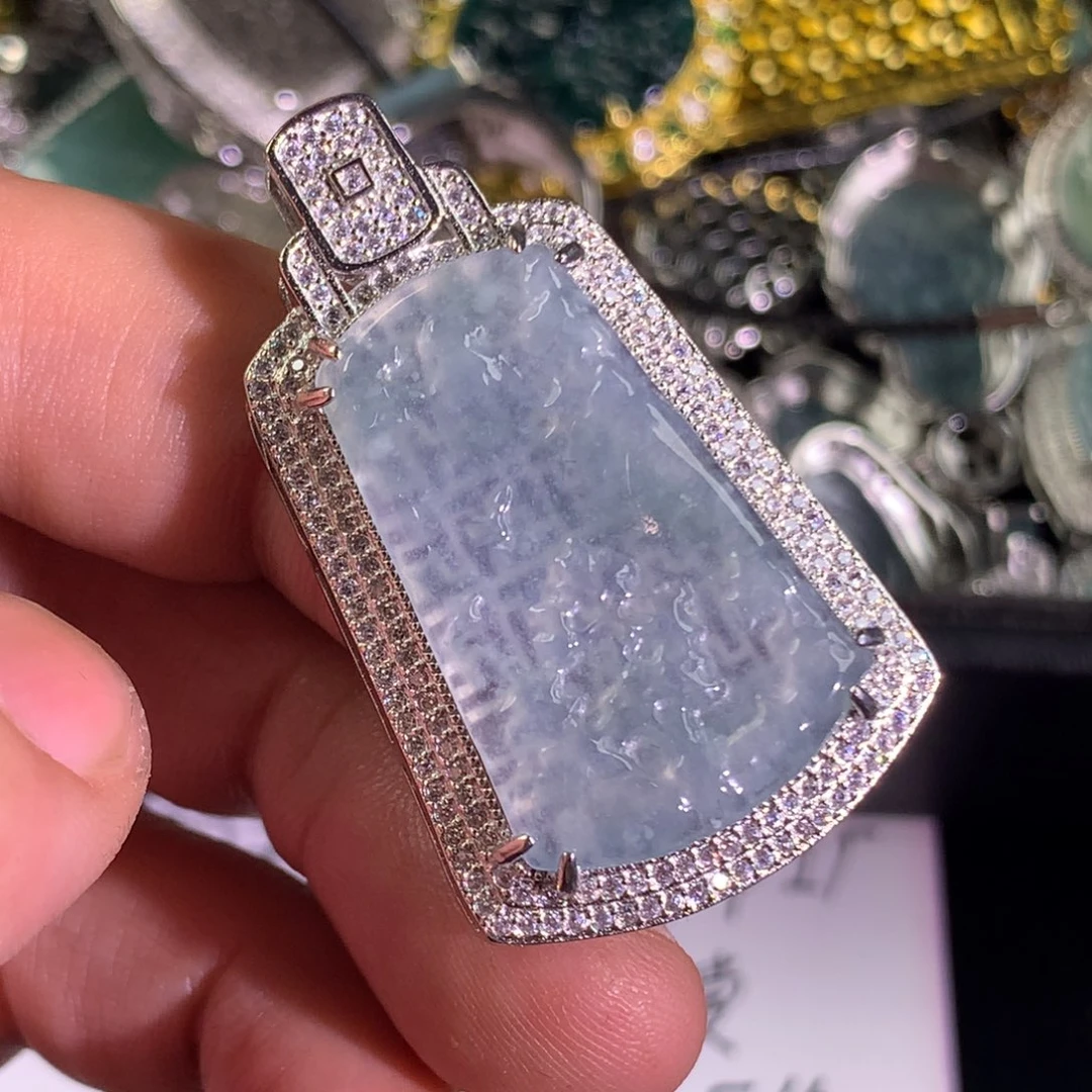 翡翠未镶嵌颈饰梦中情山