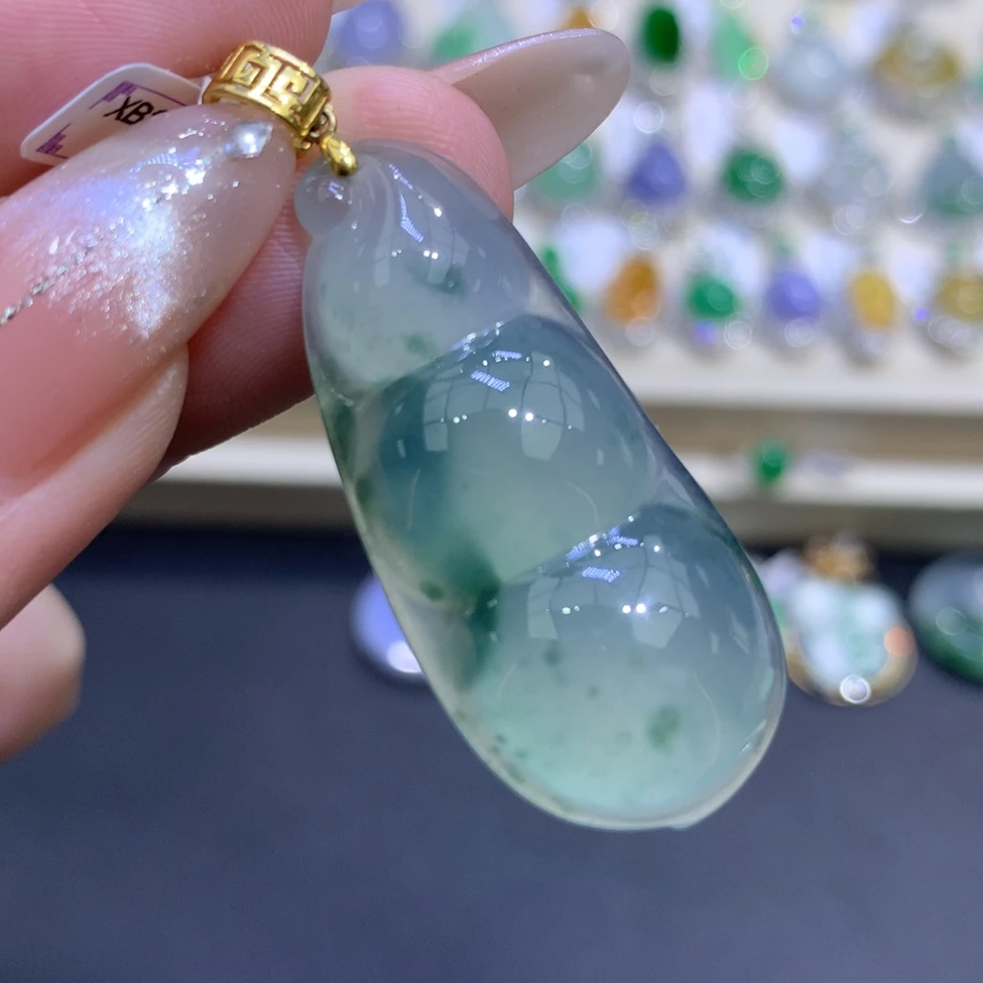 翡翠18K金镶嵌颈饰翡翠