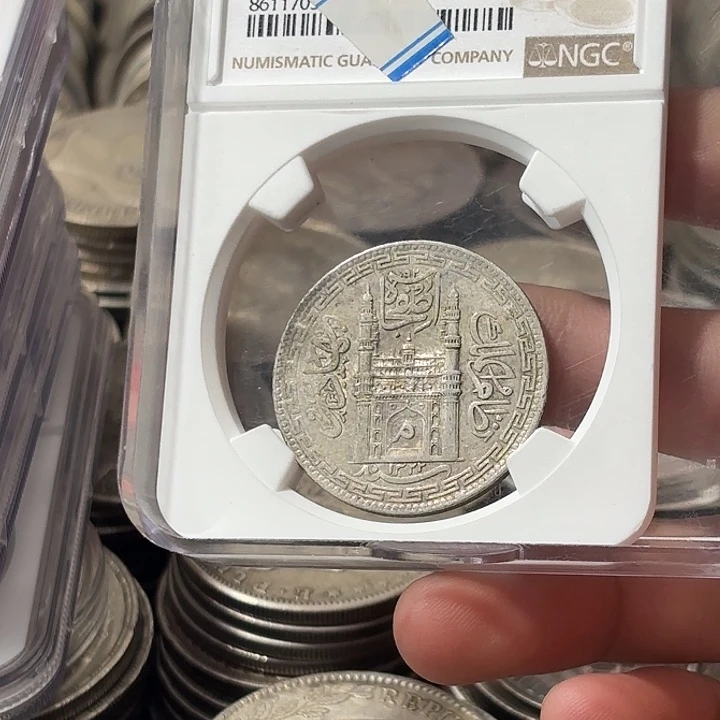 玉***蝶银Ag900印度海得拉巴一卢比银币