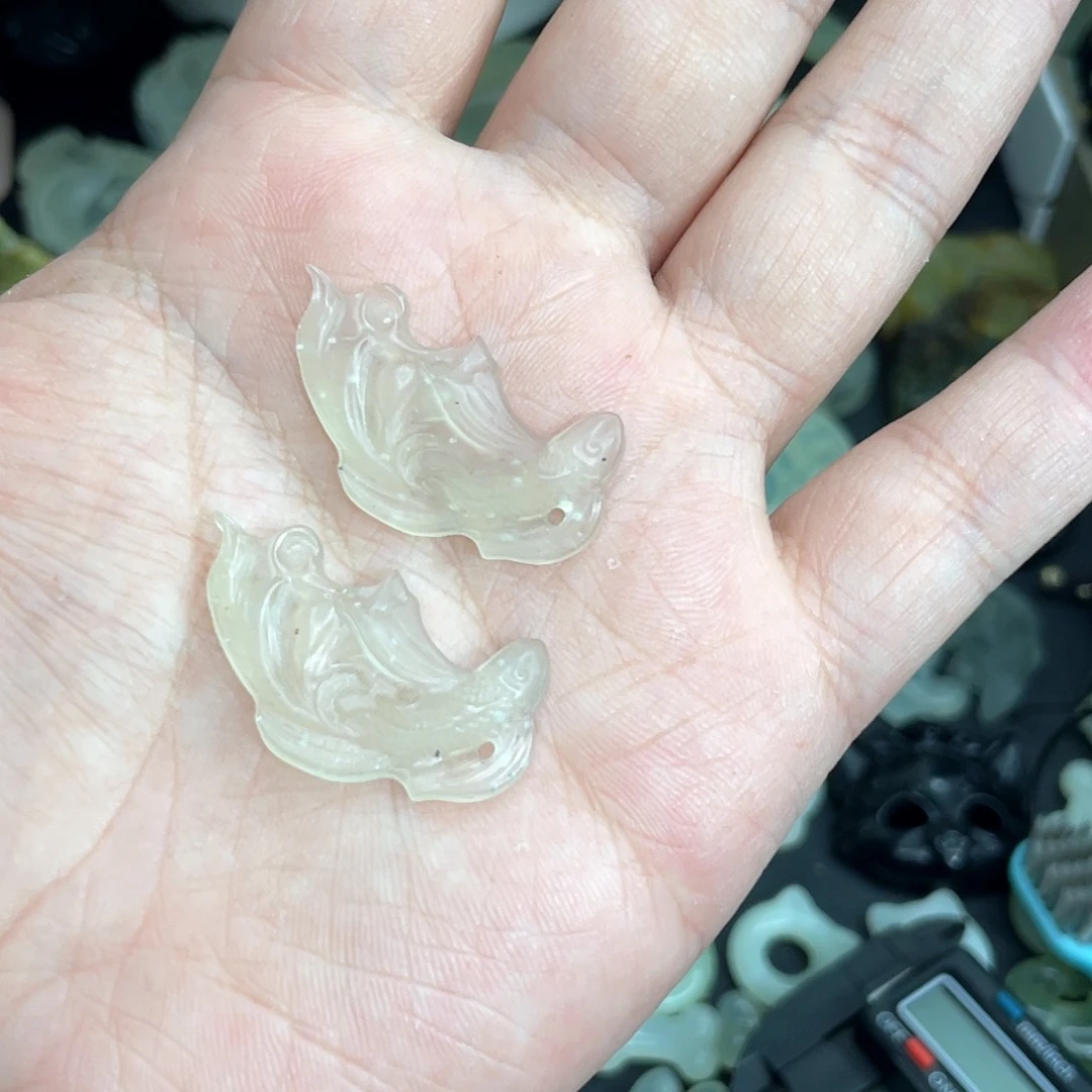 岫玉未镶嵌颈饰双鱼