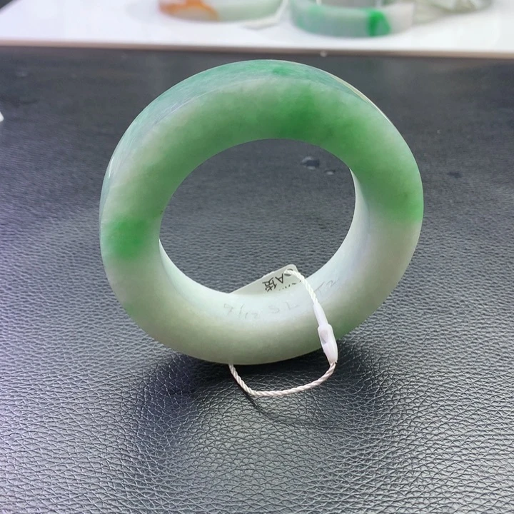 未镶嵌手镯定制翡翠