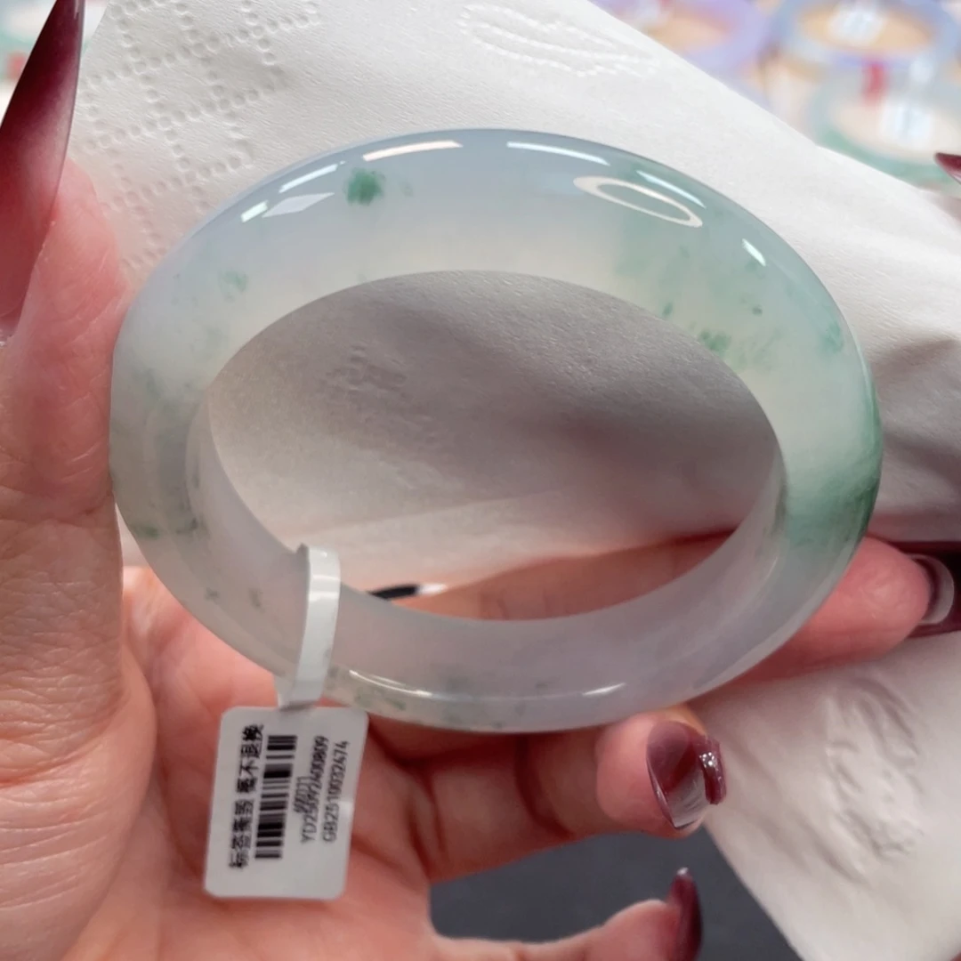 未镶嵌手镯翡翠37号52.5清澈果冻白底飘绿花推荐