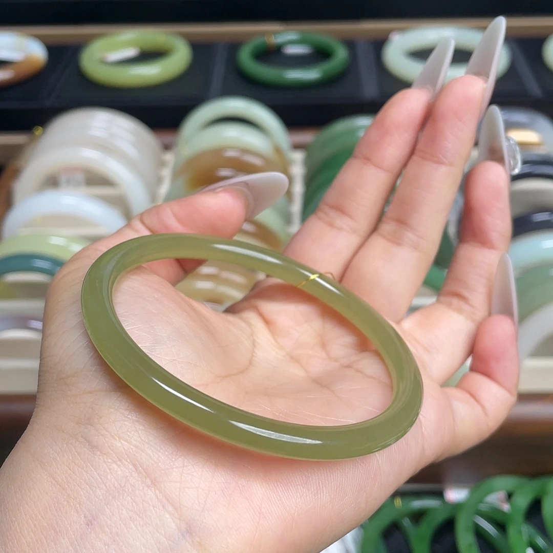 和田玉未镶嵌手镯青黄口！62