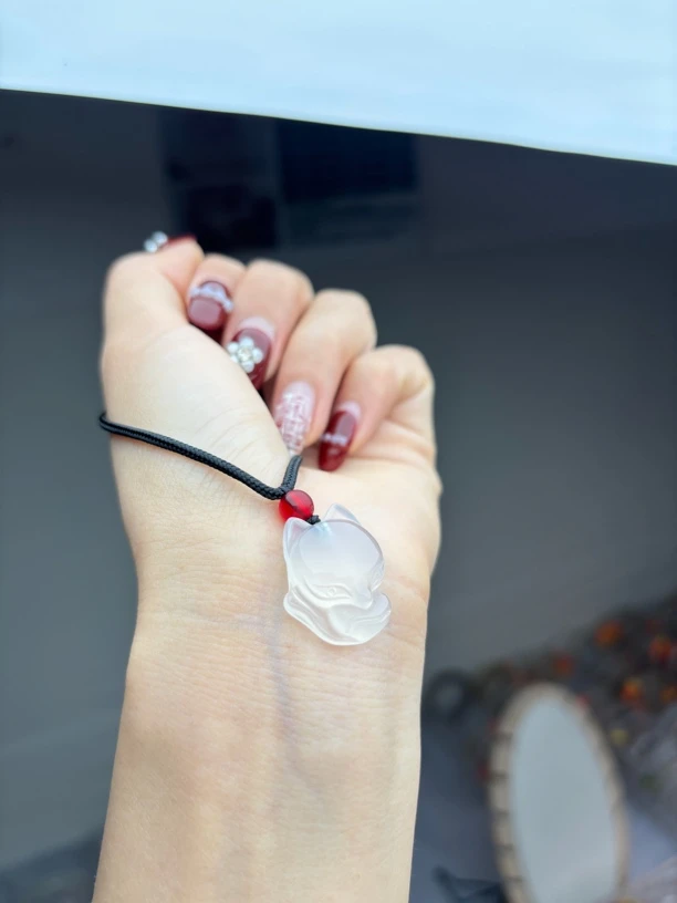 天然玛瑙玉髓小狐狸吊坠