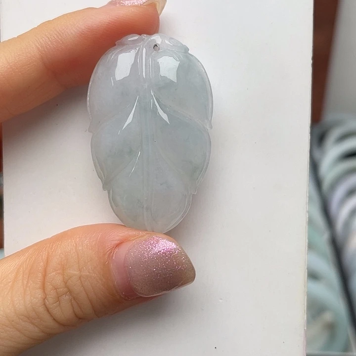 翡翠未镶嵌颈饰叶子吊坠