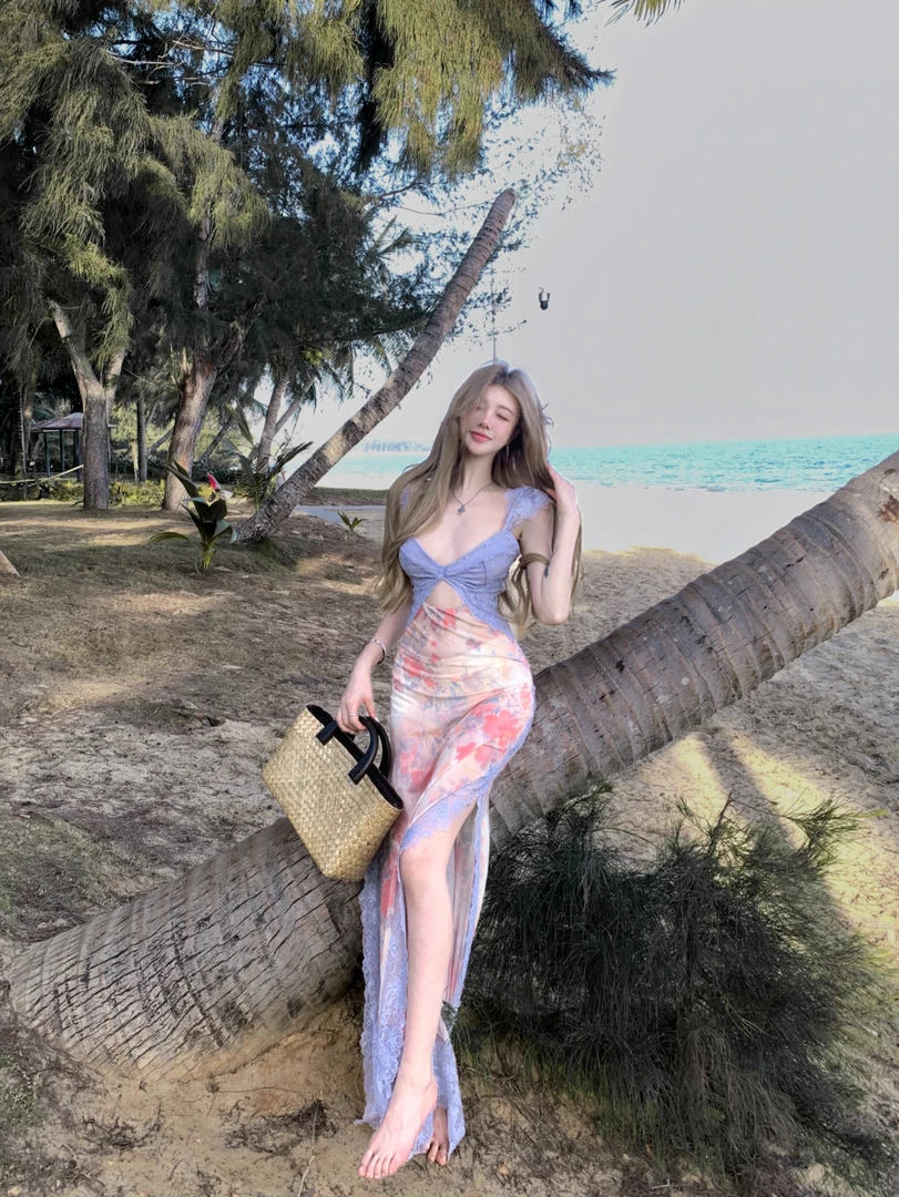 2025夏季时尚新款纯欲小众设计高级感碎花蕾丝开衩轻薄连衣裙长裙