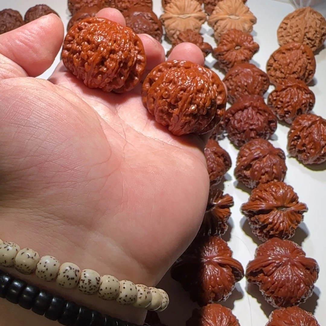 文玩核桃把件张*弟白狮子文玩手把件