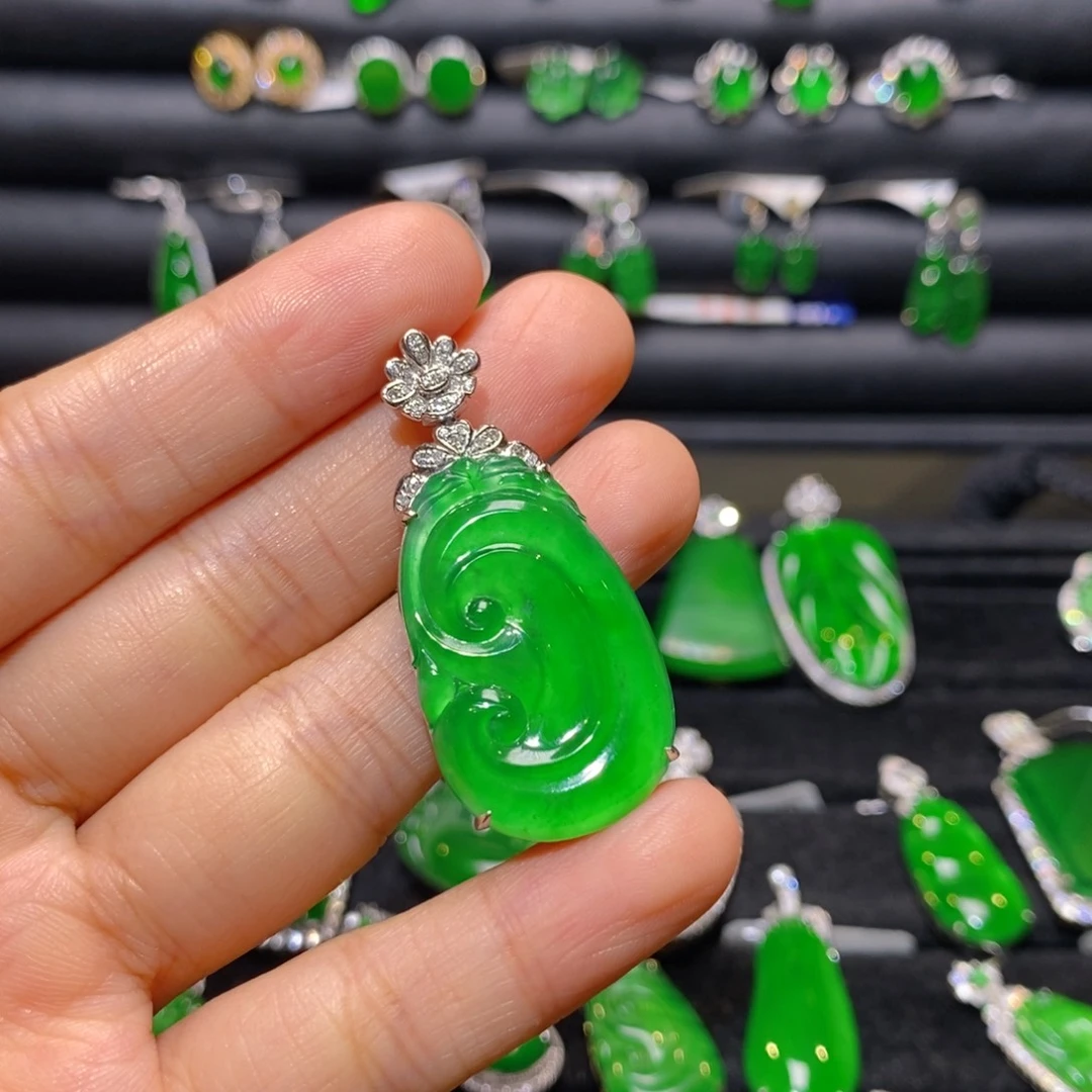 翡翠18K金镶嵌吊坠(不含链)如意