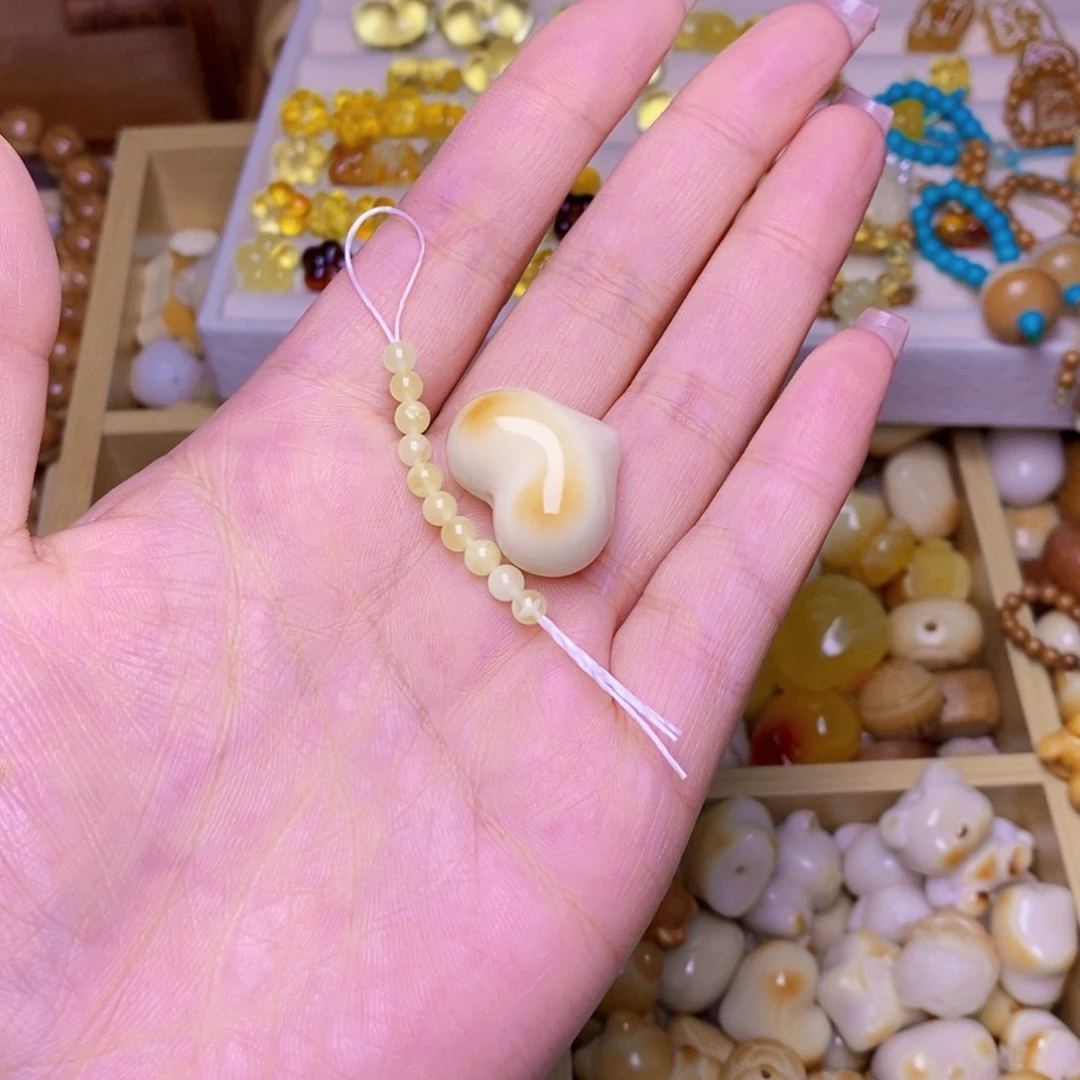 莹****吊坠猴头核桃爱心蜜卡