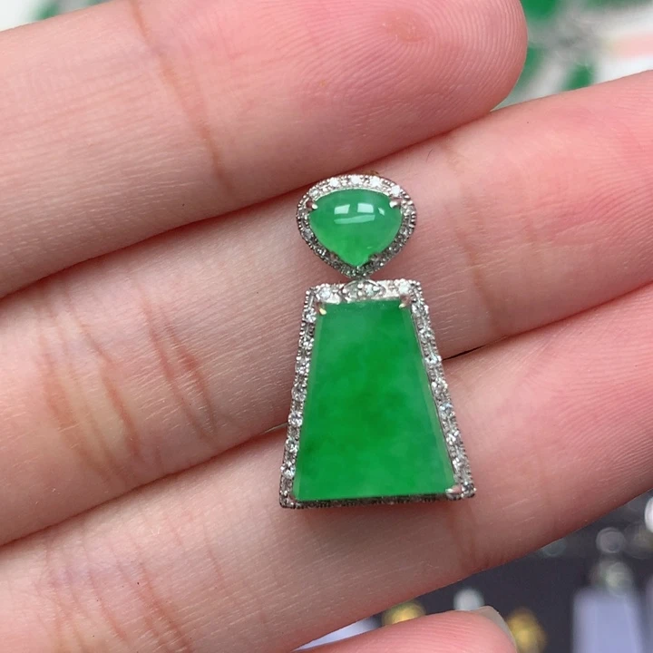 颈饰18K金镶嵌翡翠翡翠