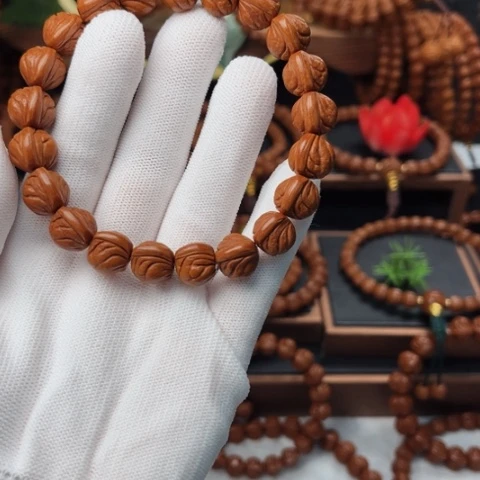 吊坠桃核12玉龙脊手串