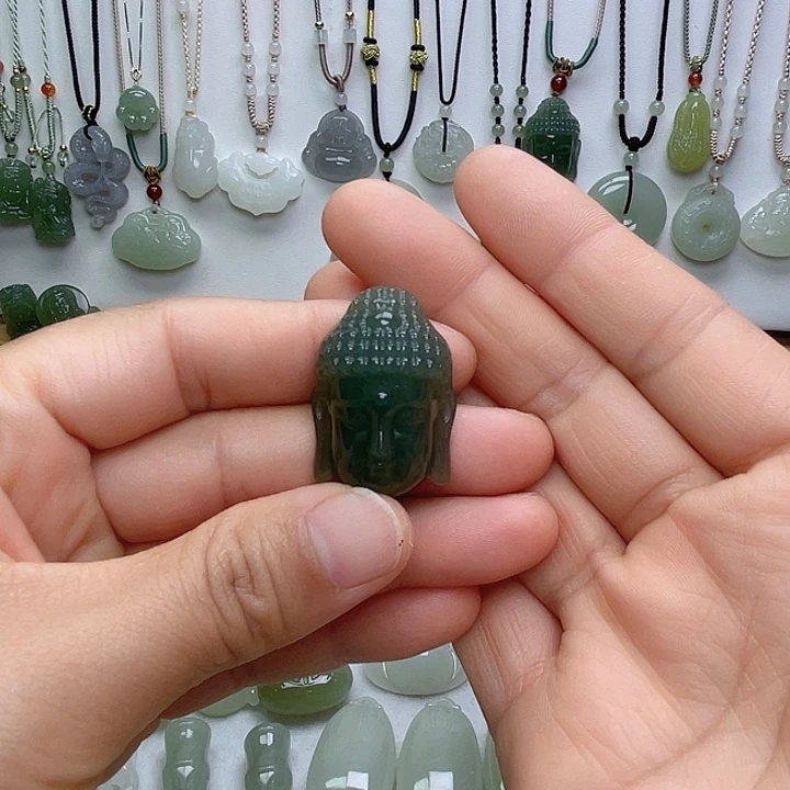 余****颈饰未镶嵌和田玉