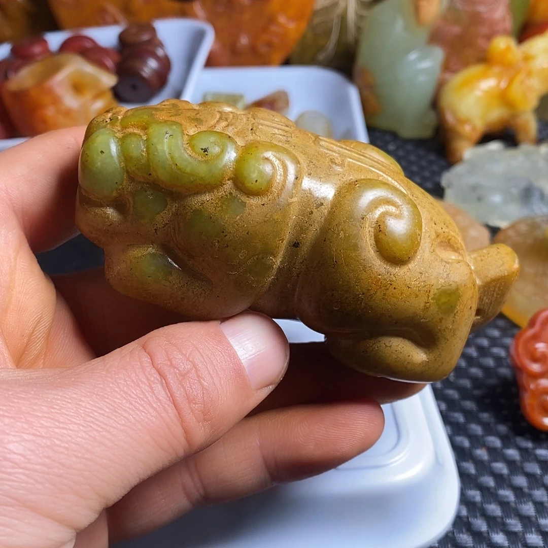 岫岩老玉（透闪石质玉）未镶嵌珠宝奇石