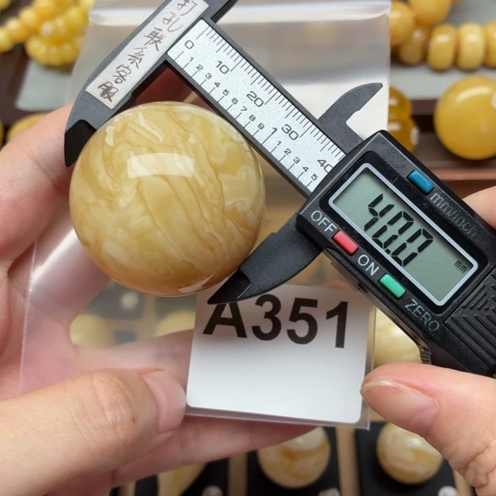 石***。蜜蜡未镶嵌裸石蜜蜡