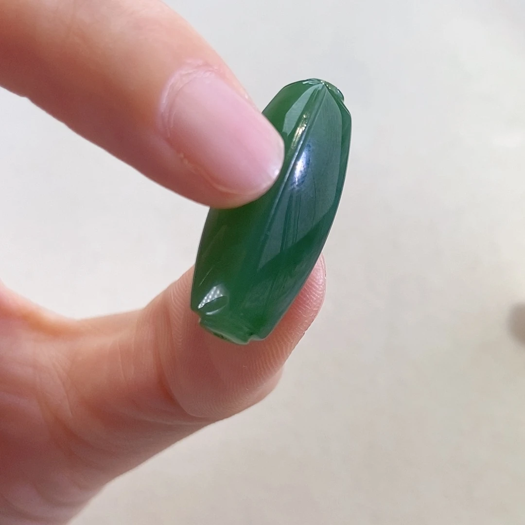 颈饰未镶嵌和田玉（碧玉）