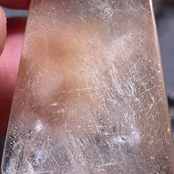 陈***迎发晶未镶嵌颈饰钛