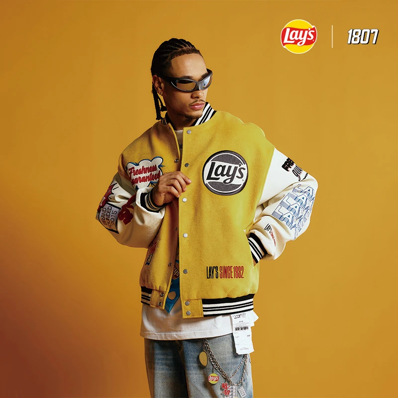 1807乐事联名系列复古刺绣棒球夹克男拼接荔枝纹PU皮外套美式休闲