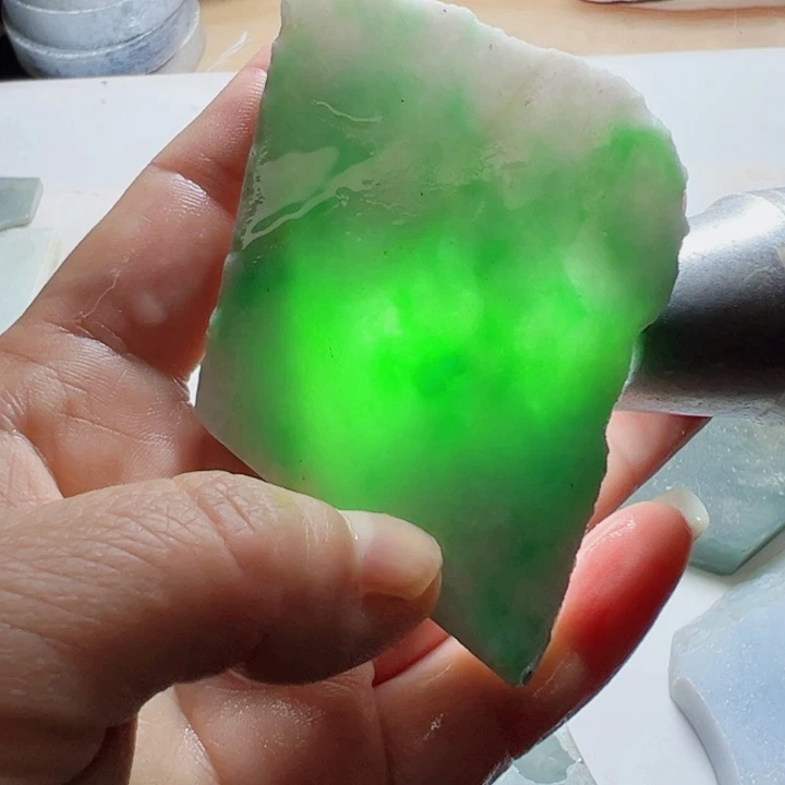 翡翠颈饰未镶嵌翡翠片料