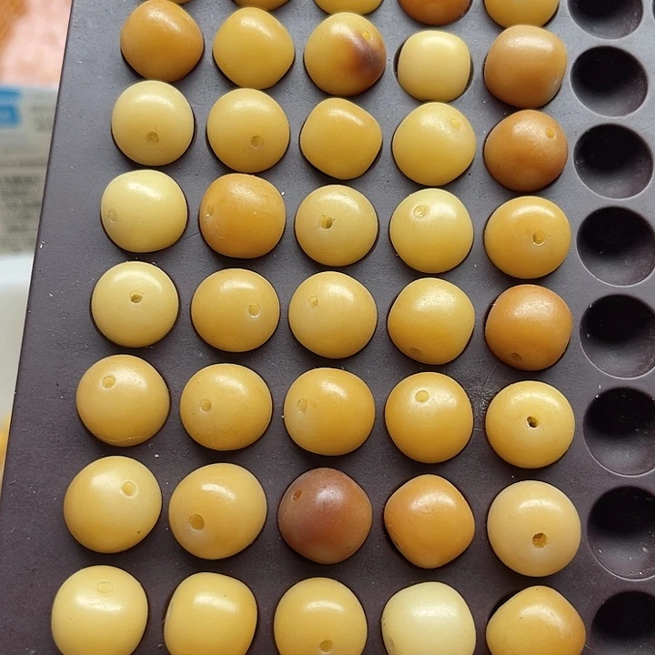 白玉菩提吊坠微瑕13风化桶50