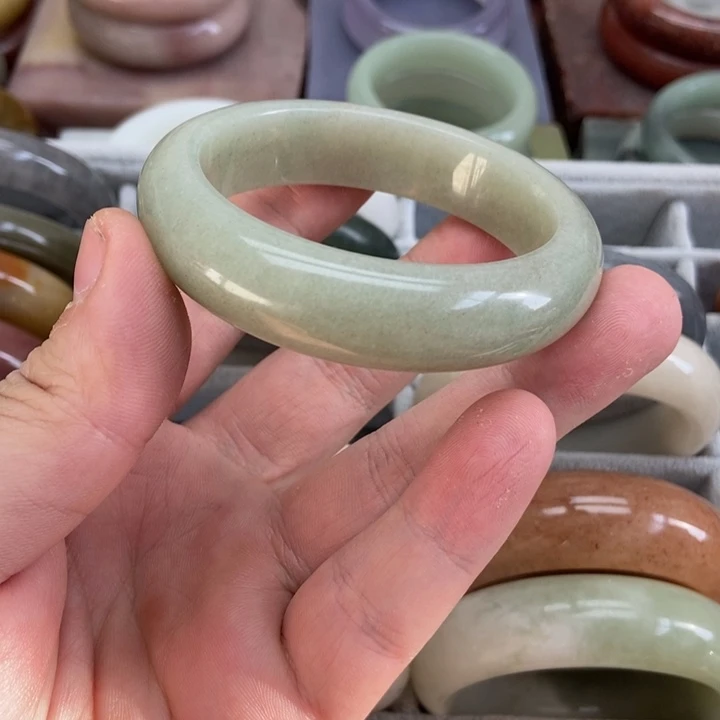 石英质玉未镶嵌手镯