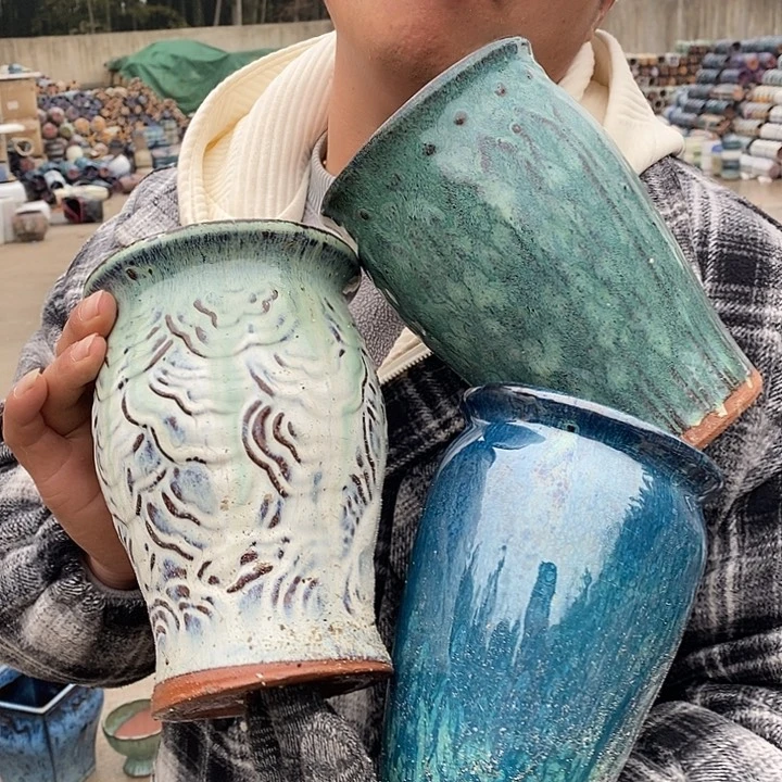 红陶瑕疵颜色不挑。介意别拍