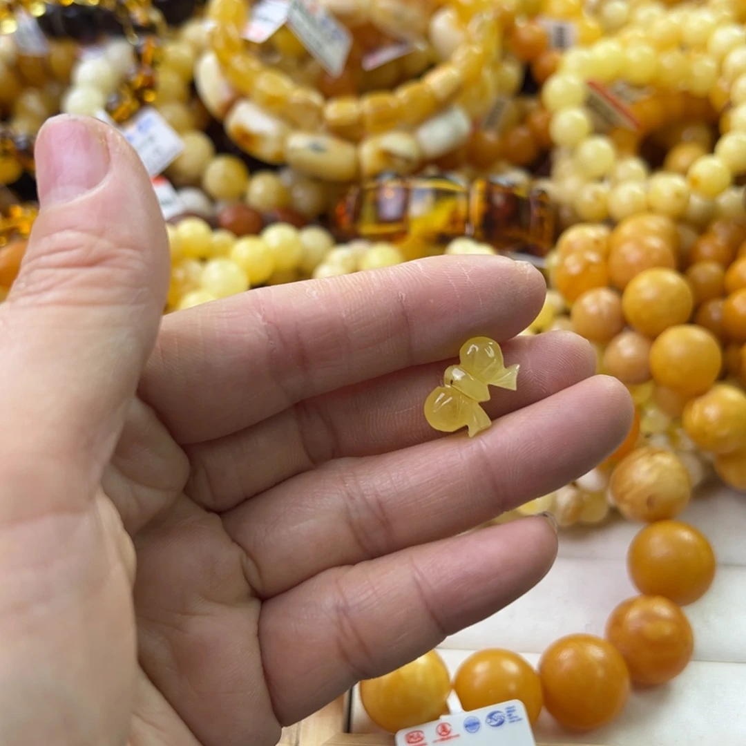 琥珀珠宝奇石未镶嵌