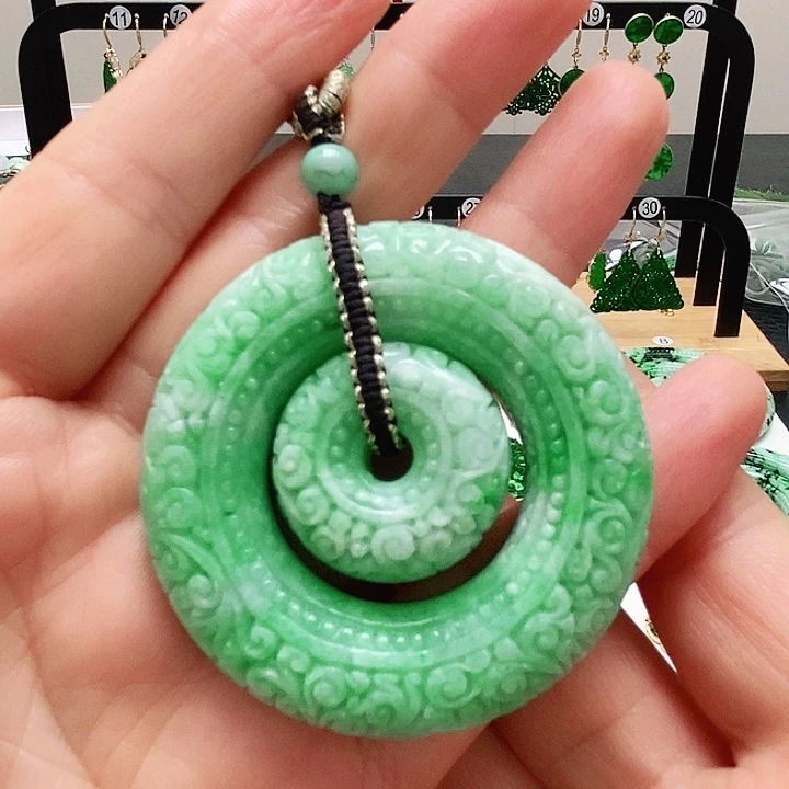 翡翠未镶嵌颈饰挂件