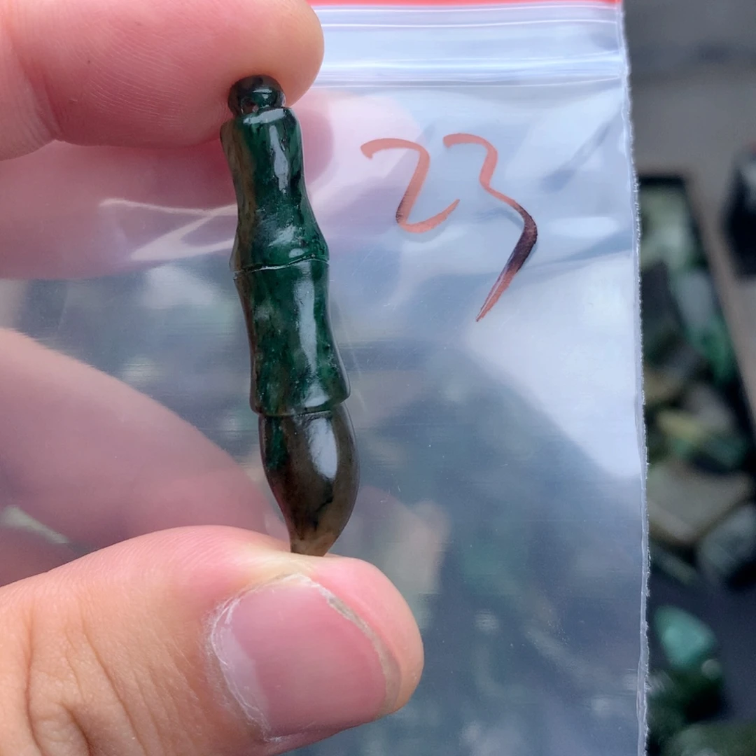 我***飞未镶嵌独山玉珠宝半成品