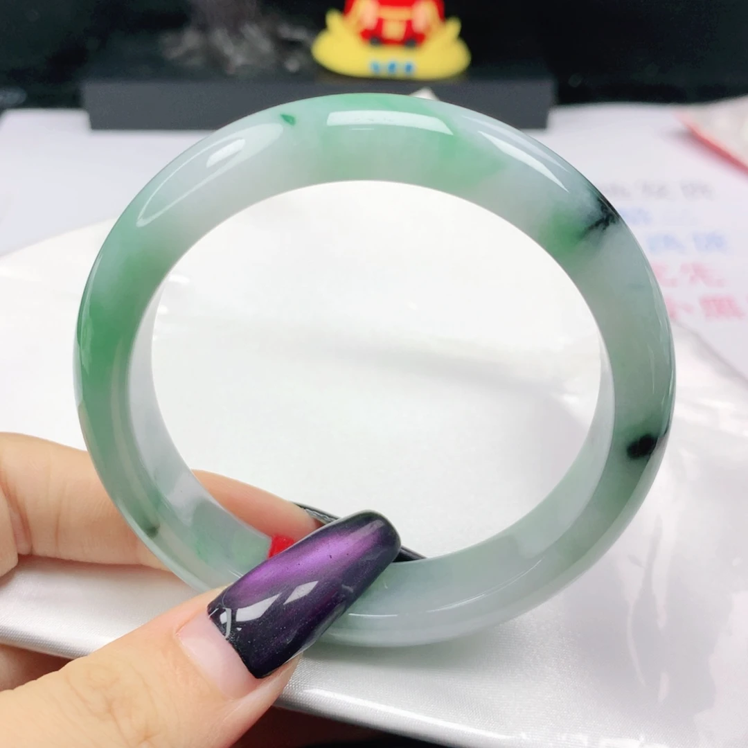 翡翠未镶嵌手镯翡翠57.3飘绿渐变正圈
