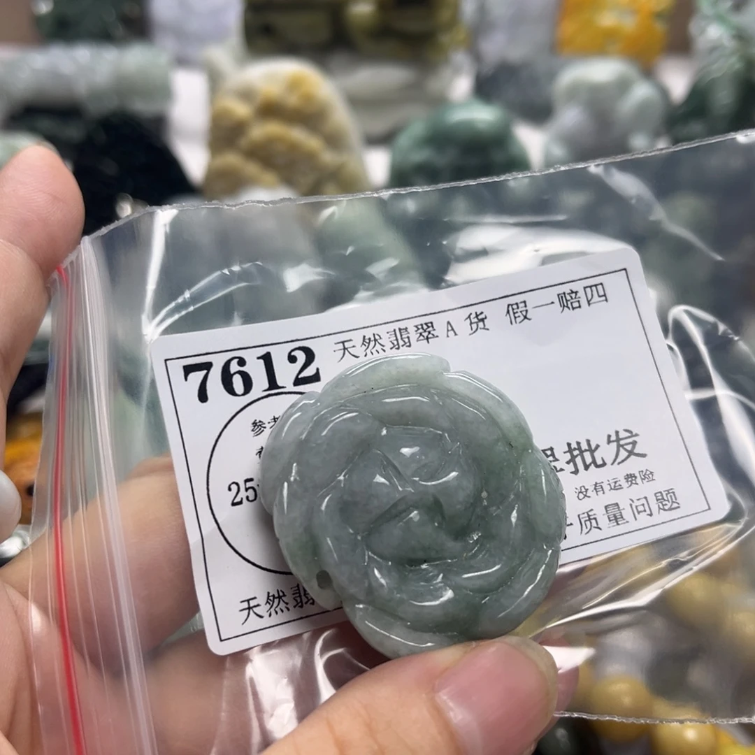翡翠未镶嵌颈饰7612