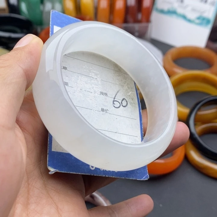 未镶嵌手镯石英质玉