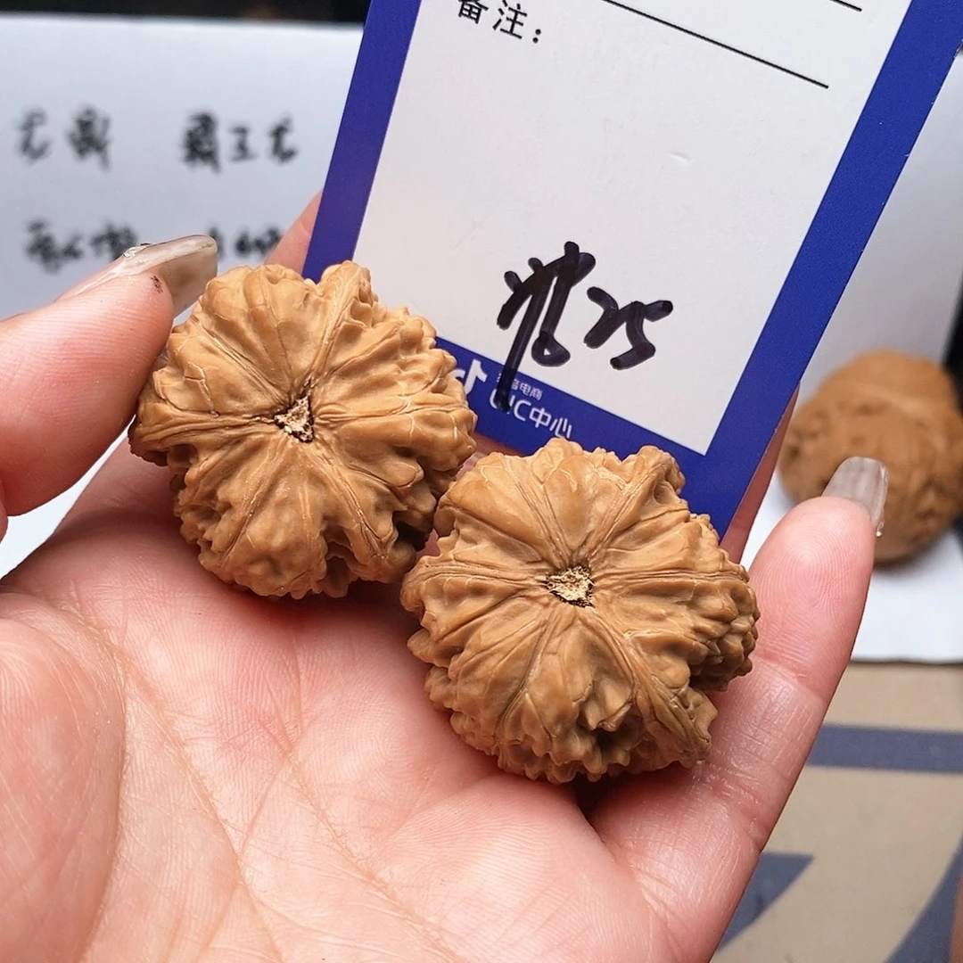 【闪购商品】文玩核桃把件刘*宾文玩核桃把件25