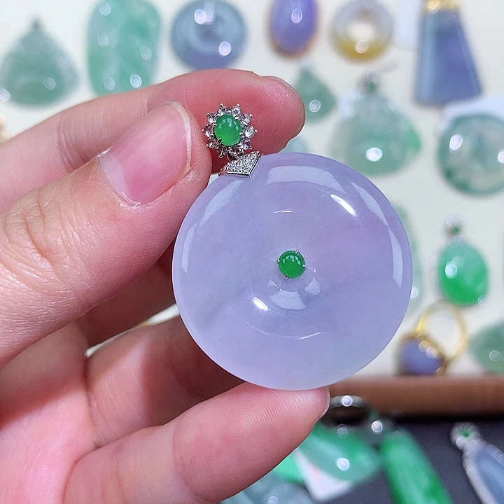 翡翠18K金镶嵌颈饰平安扣