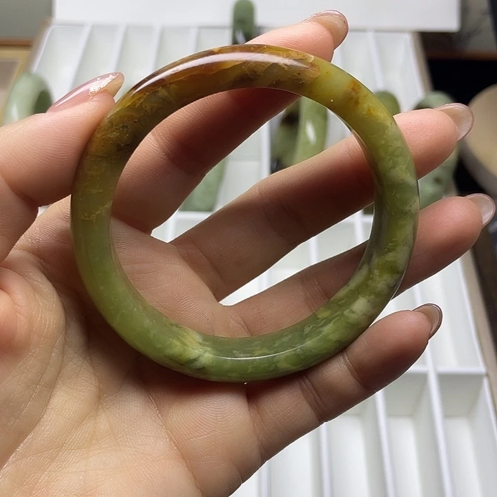 *****蛇纹石玉未镶嵌手镯