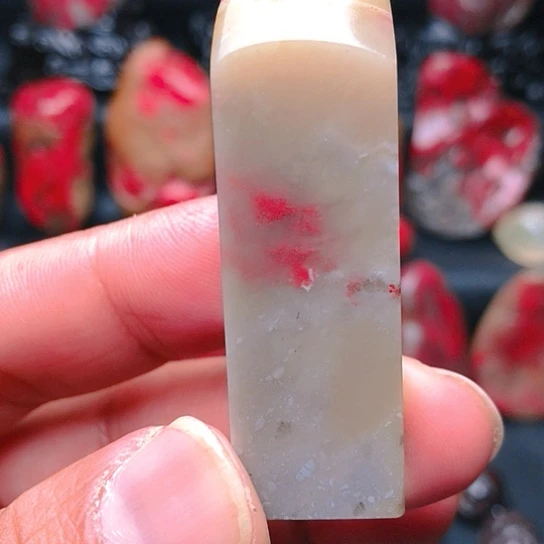 昌化石昌化鸡血石方章