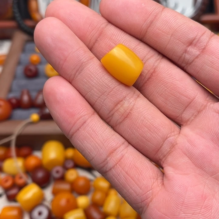 半***相琥珀未镶嵌裸石蜜蜡马蹄