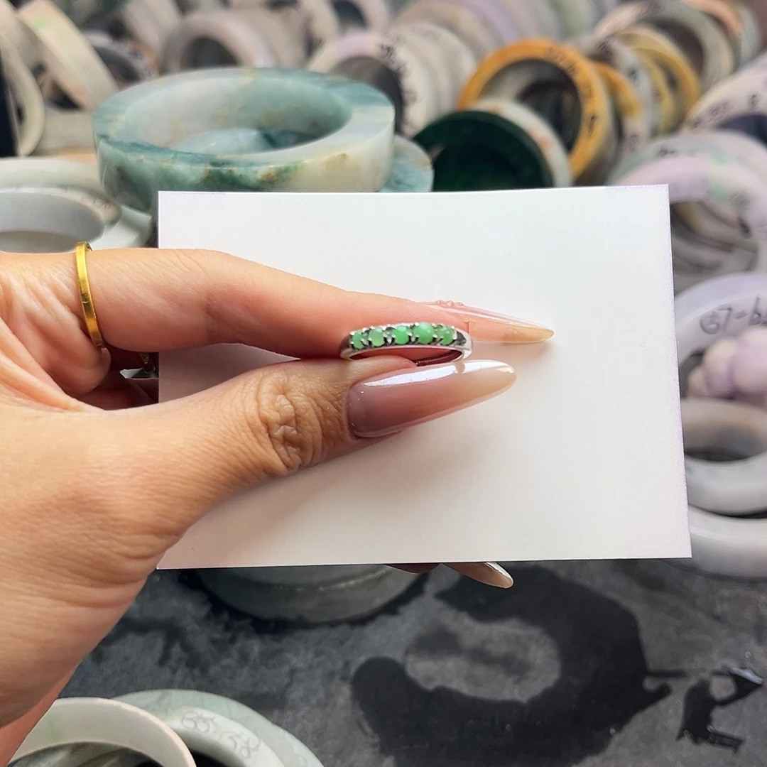 翡翠未镶嵌戒指戒指