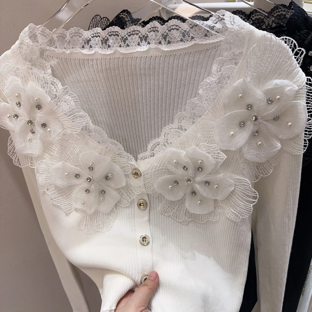 艾日秀温柔风2025新款V领立体花朵蕾丝拼接针织衫 E8611