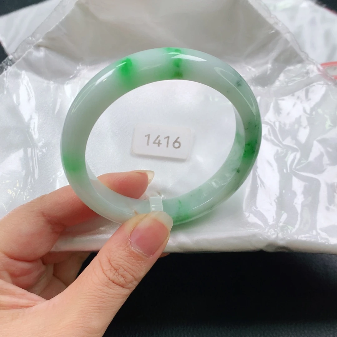 翡翠手镯未镶嵌03。